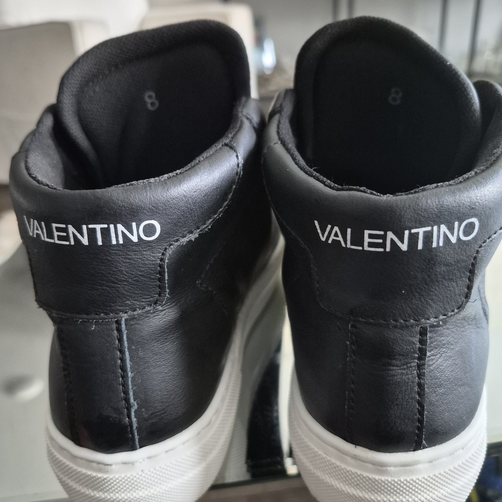 Valentino - Picture 3 of 5